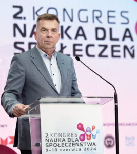 Uczestników Kongresu wita minister nauki Dariusz Wieczorek